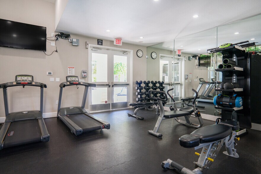 Building Photo - 141 Saratoga Ave