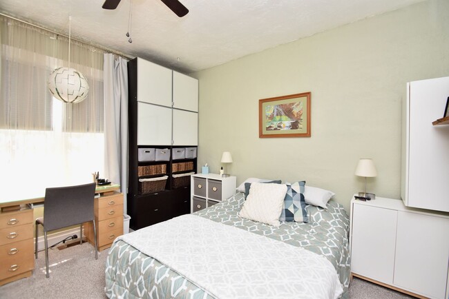 Building Photo - Cute 2 Bed 1 Bath Home in Salt Lake City!