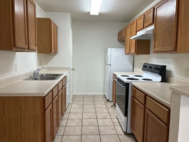 Building Photo - 2318 Wildewood Dr