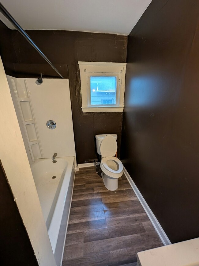 Building Photo - 1169 E 60th St