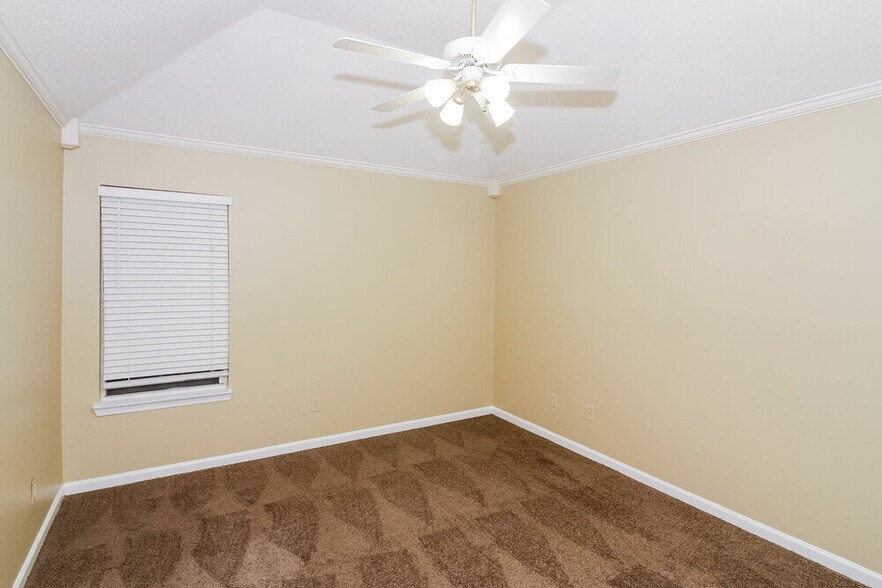 Building Photo - 2184 Stone Stream Dr