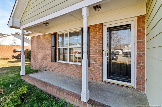 Building Photo - 106 Hawthorn Dr