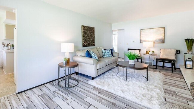 Building Photo - 5097 Wardcliff Dr. Unit A