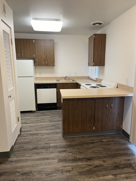 Studio - The Crystal House Apartments