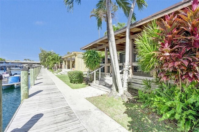 Building Photo - 2619 Parkview Dr S