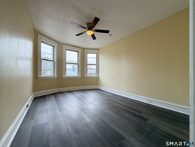 Building Photo - 330 Hollister St