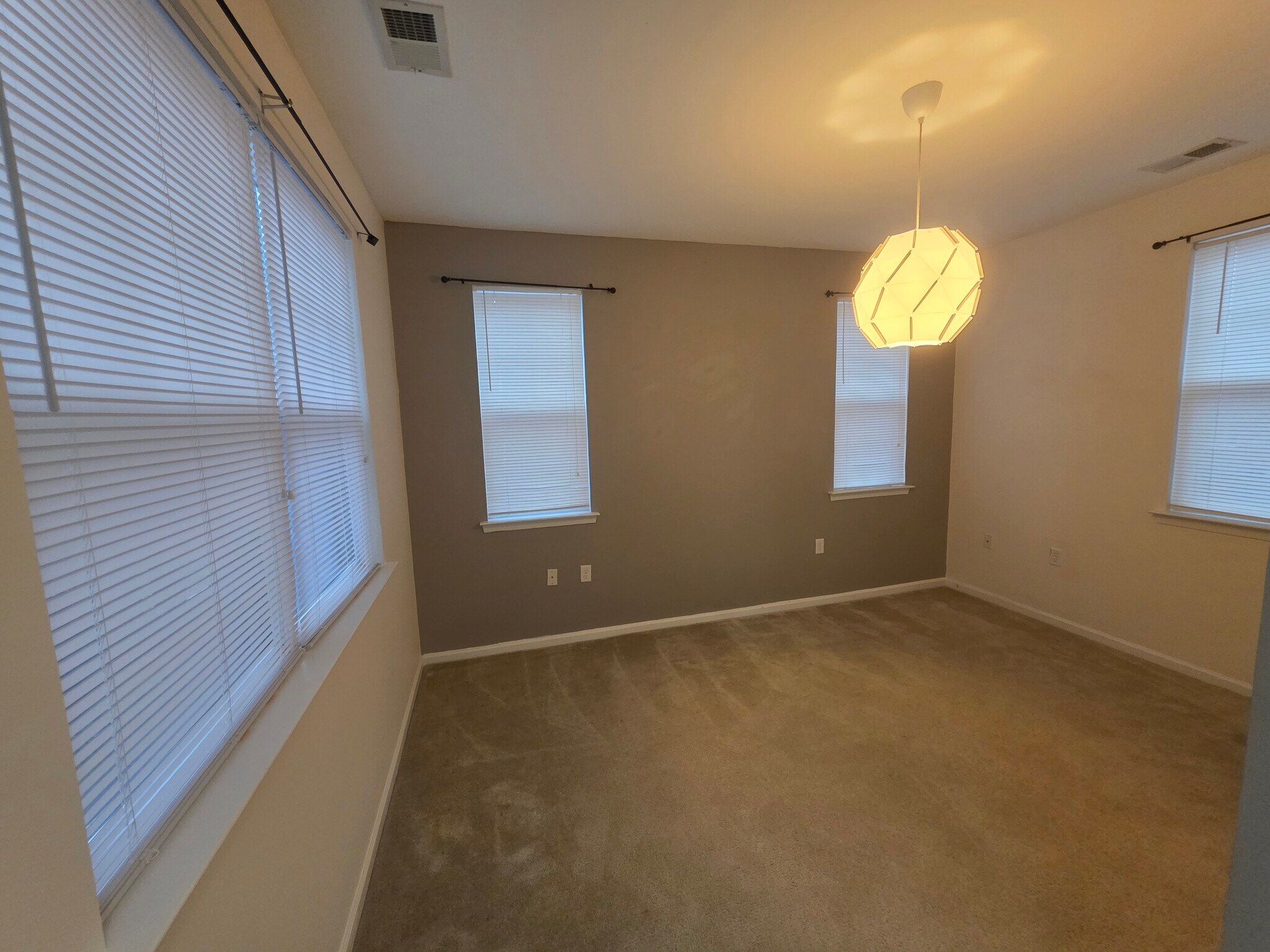 Building Photo - 730 Lacy Oak Dr