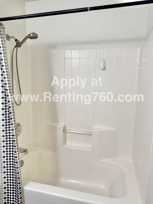 Building Photo - Spacious 4 Bedroom Home in Copper hills Ne...