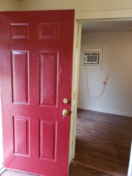 Building Photo - 629 W Nettie Ave