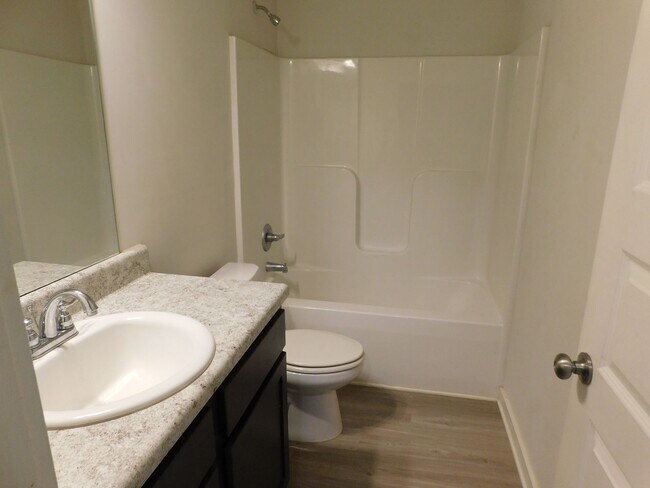 Building Photo - 672 The Heights Ln