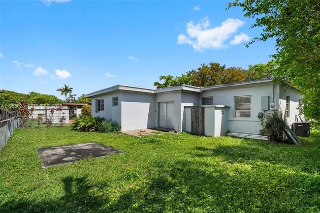 Building Photo - 1840 SW 63rd Ave