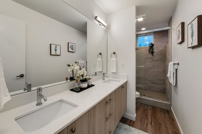 Building Photo - New Designer 3 BED 2 BATH Townhome for Rent