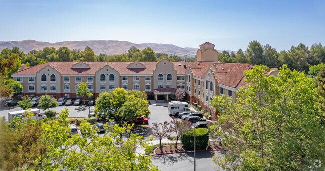 Primary Photo - Hillview Court