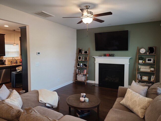 Building Photo - 3 Bedroom, 2.5 bath unfurnished home in Hampstead near Surf City