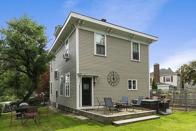 Building Photo - 132 Fountain St
