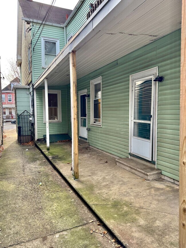 Building Photo - 1319 Northampton St