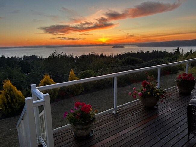 Building Photo - Furnished, Short-Term 4-6 mo. Camano Islan...