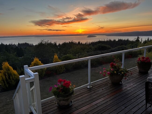 Building Photo - Furnished, Short-Term Camano Island Home w...