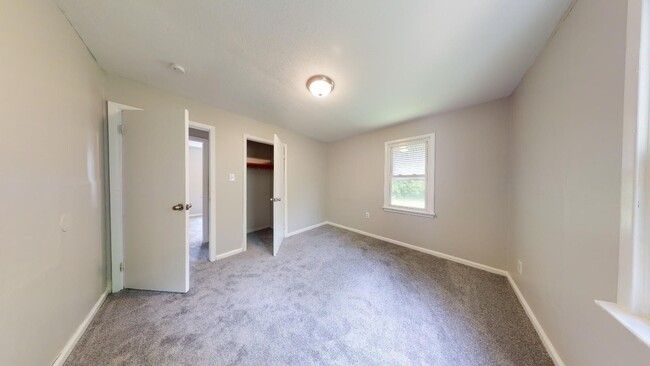 Building Photo - 1st MONTH FREE - Bellaire / Puritas Area -...