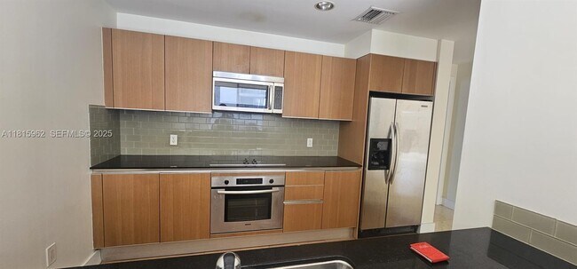 Building Photo - 1060 Brickell Ave