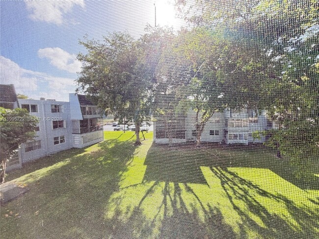 Building Photo - 9201 Lime Bay Blvd