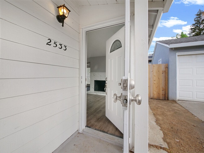 Building Photo - FOR RENT in Sacramento! 2533 Michelle Dr, ...