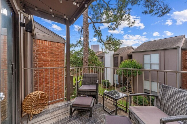 Building Photo - 1201 Bering Dr