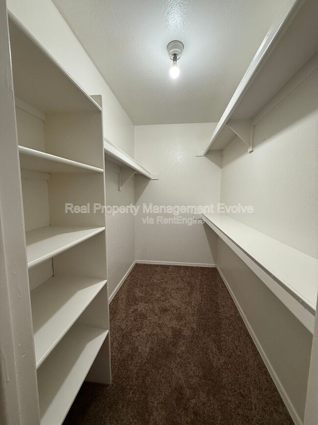 Building Photo - 533 W Guadalupe Rd