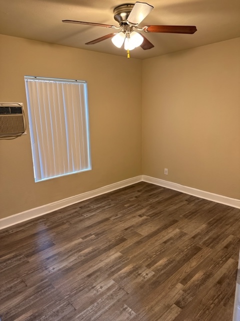 Smaller Room - 1802 E Glenoaks Blvd