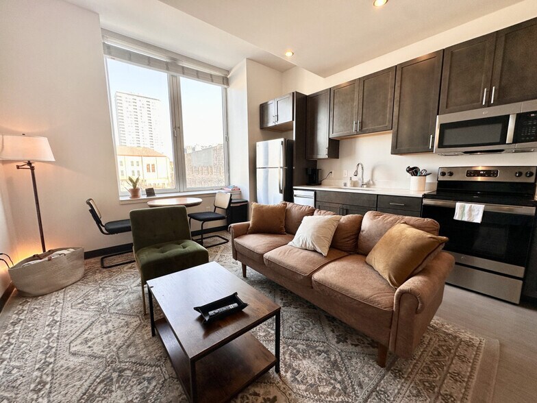 Building Photo - 333 W State St