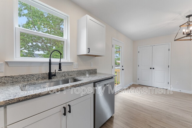 Building Photo - 105 Hillcrest Dr