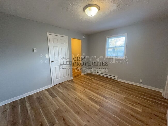 Building Photo - 1528 E Gimber St