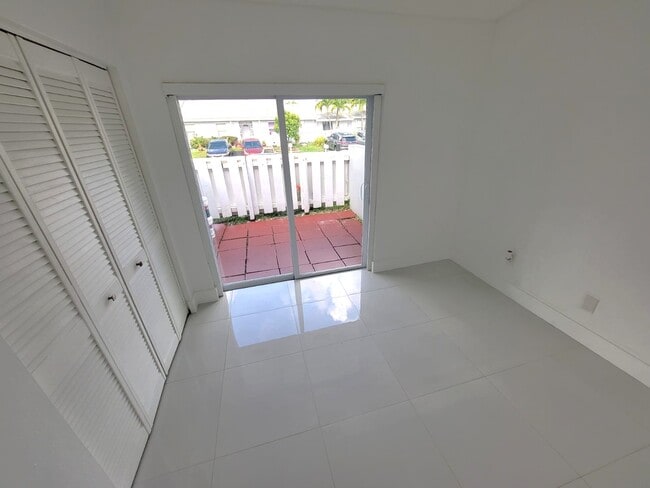 Building Photo - 10345 SW 209th Ln