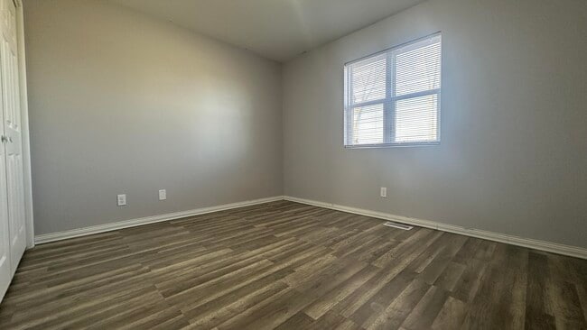 Building Photo - 939 Legion Dr