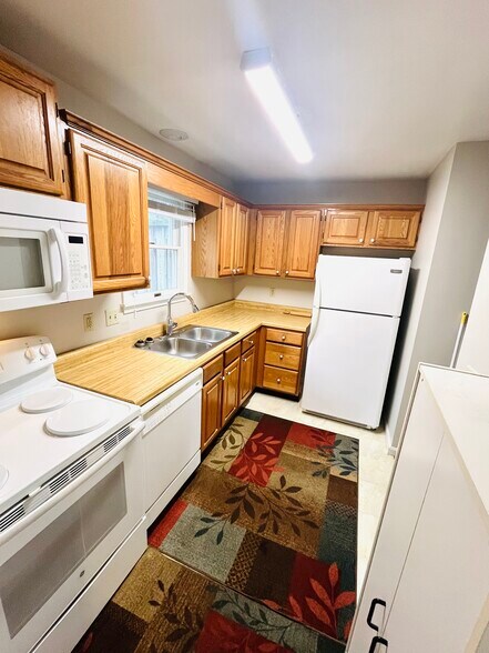 Building Photo - 141 Charleston Dr
