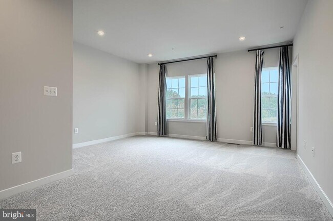 Building Photo - 10720 Presidential Pkwy