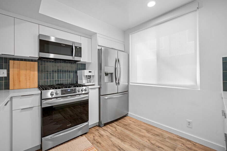 Building Photo - 5435 Yarmouth Ave