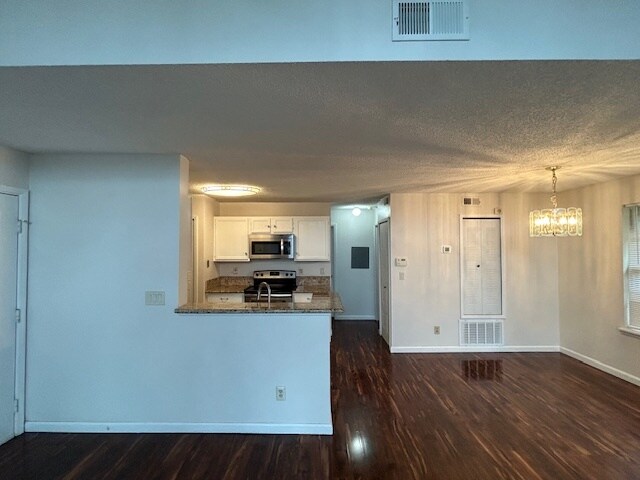 Kitchen & dining room - 1112 Sandy Ln Dr