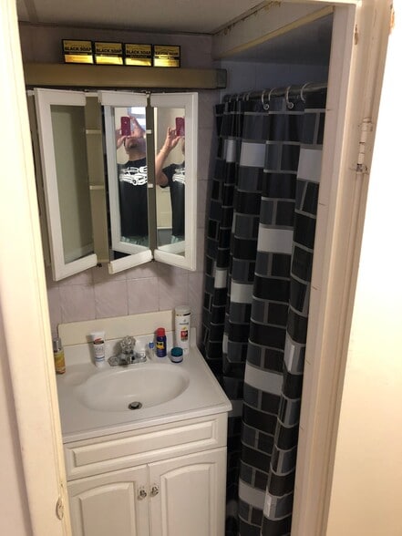 Building Photo - 9022 70th Dr