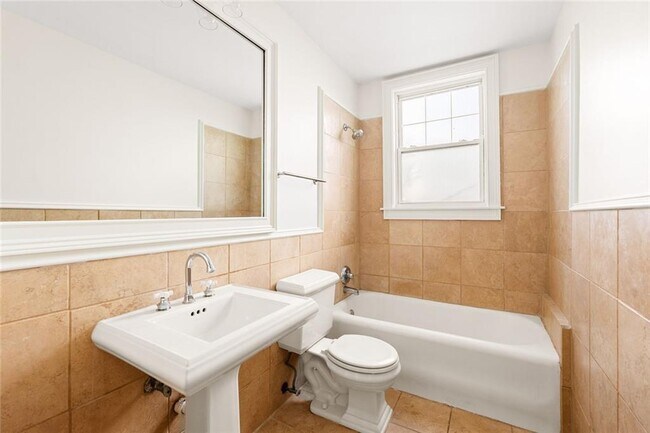 Building Photo - 878 Briarcliff Rd NE