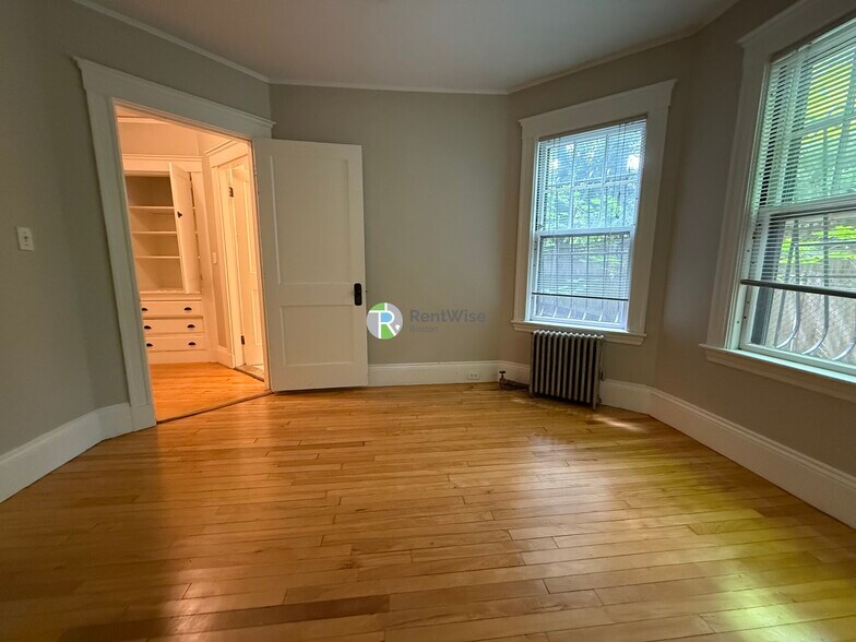 Building Photo - 11 Story St