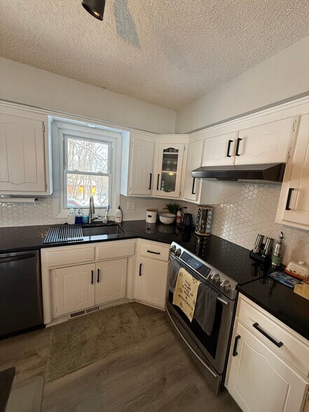 Kitchen - 15 Stinson Blvd