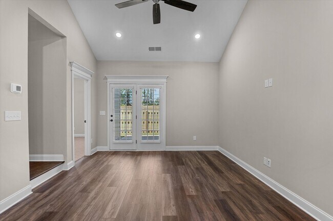 Building Photo - 626 Hope St