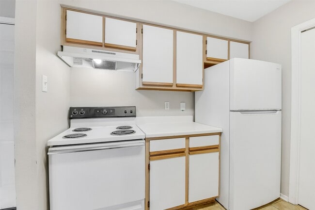 Building Photo - 10007 Emerald Creek Dr