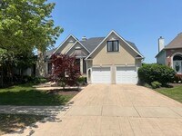 Building Photo - 2450 Waterside Dr