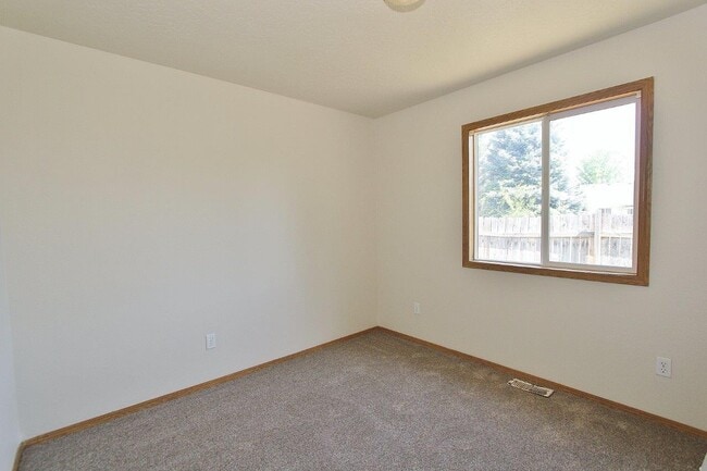 Building Photo - 978 Johnson Dr