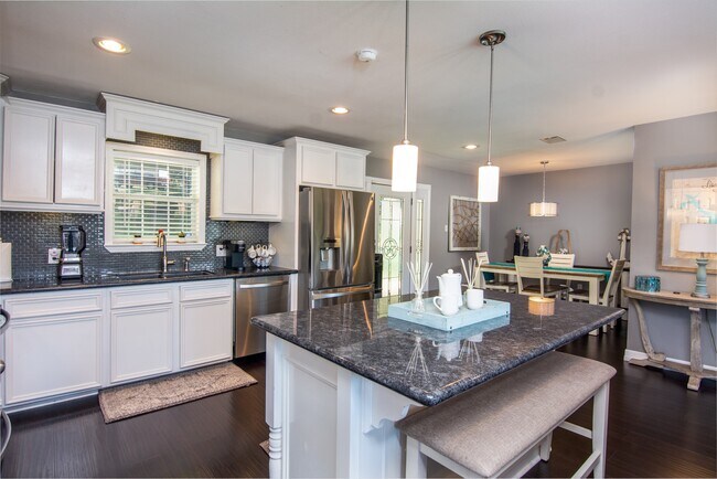 Building Photo - 150 Edgewater Way