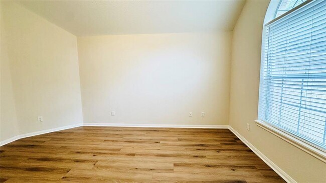 Building Photo - 3218 Oak Cliff Ln