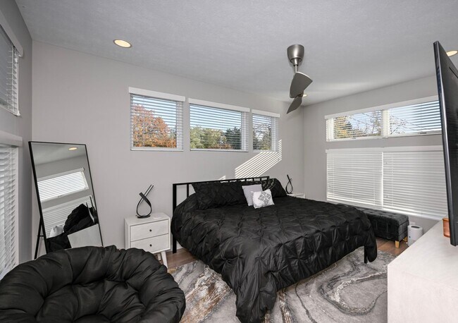 Building Photo - 18875 Riversouth Terrace