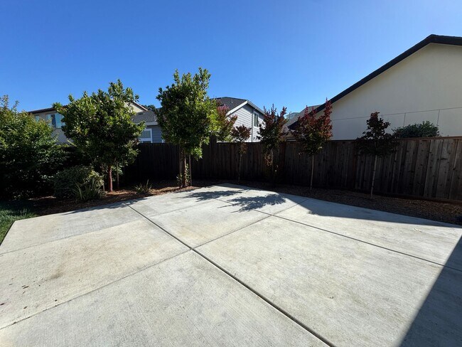 Building Photo - Fountaingrove 4 bedroom beauty